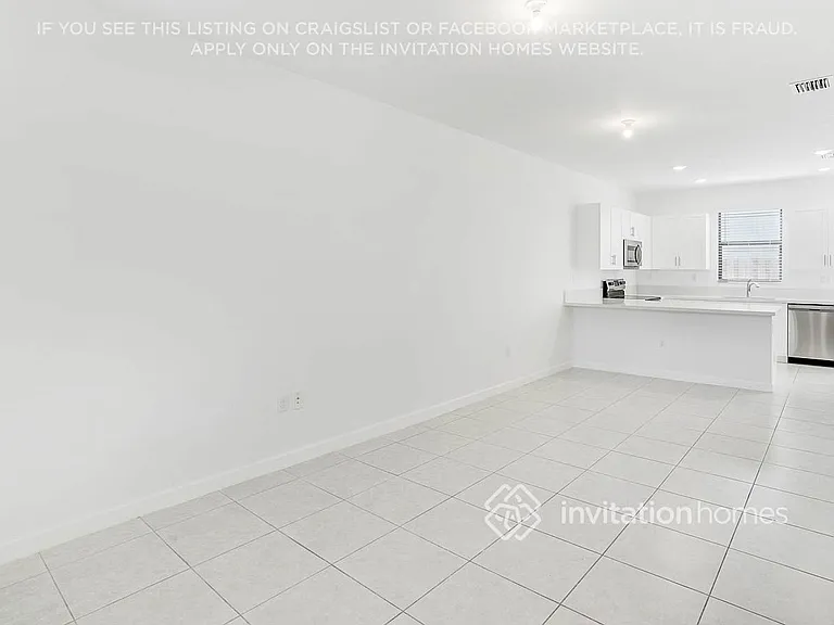 2839 SW 16th Ter — Photo 4