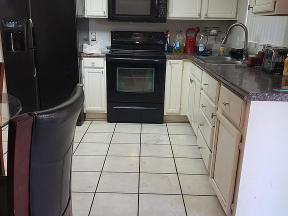 4th image of 5425 N 74th Dr