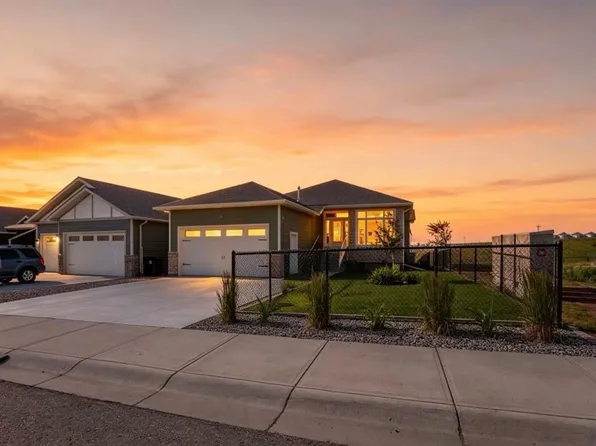 202 W Lake Dr, Coalhurst, AB T0L 0V2