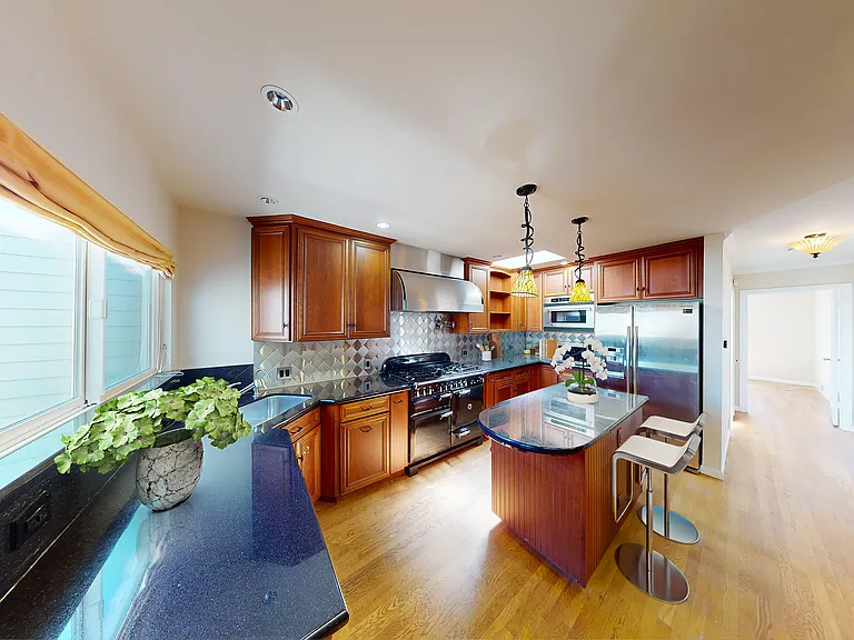 170 Arch St — Photo 11