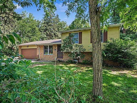 2nd image of 22020 Hanover Dr