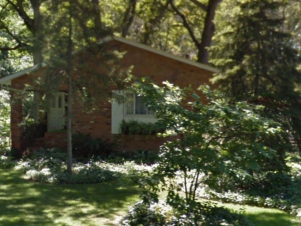2nd image of 520 Vineland Rd