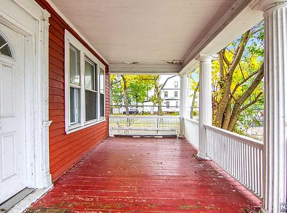 5th image of 38 Morton Pl