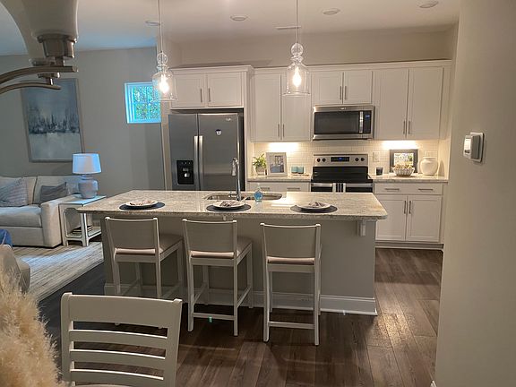304-2 Lusterleaf Ln
Kitchen