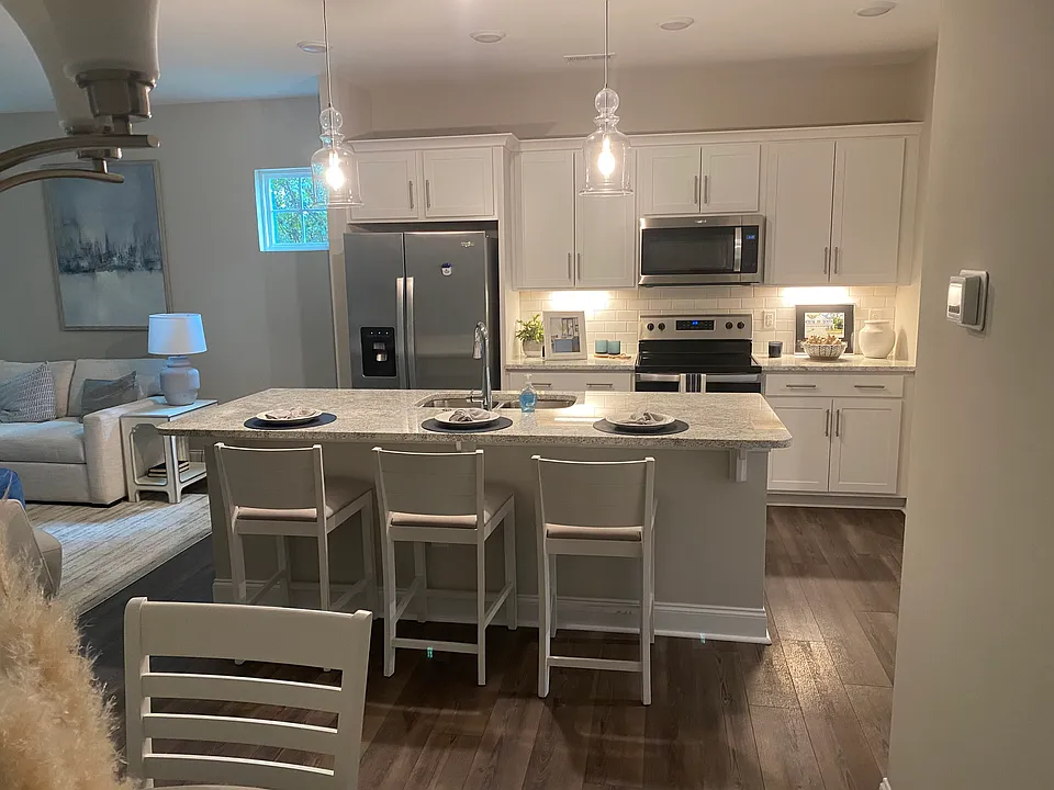 304-2 Lusterleaf Ln
Kitchen