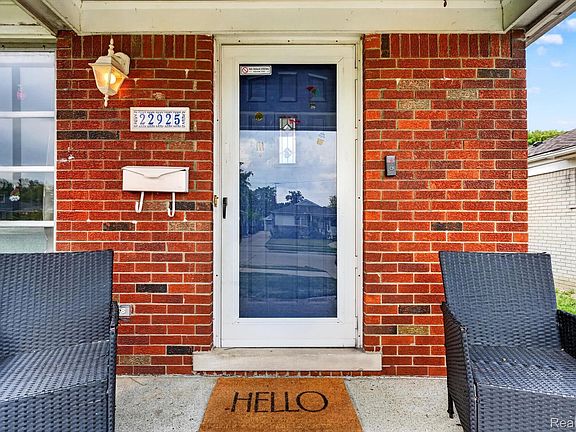 4th image of 22925 Doremus St