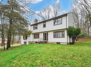 11 Westview Dr, Monroe, CT 06468