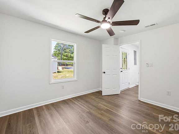 5th image of 3204 Amay James Ave