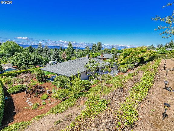 Sweeping Views of Columbia River