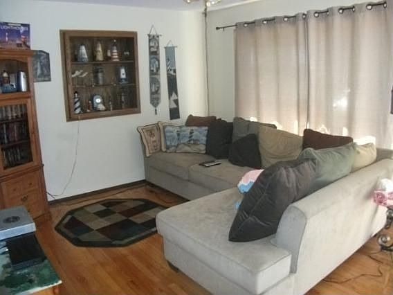 3rd image of 2514 W Burbank Ave