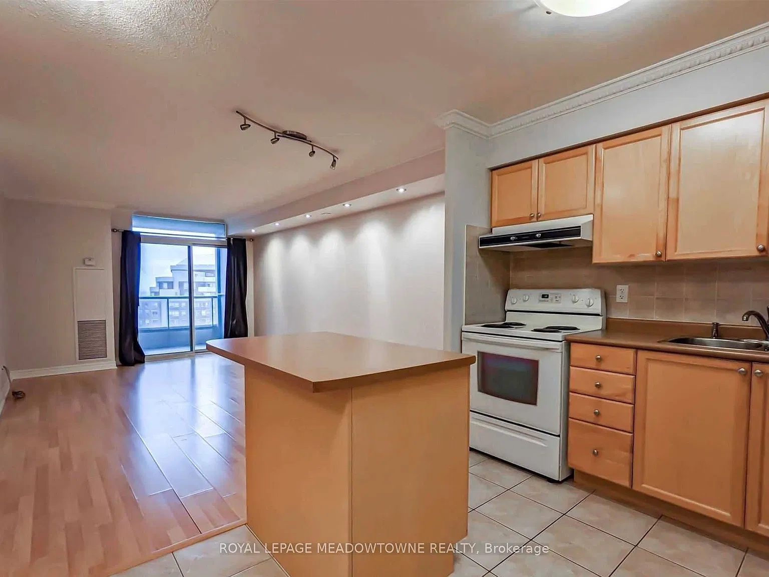 3888 Duke Of York Blvd — Photo 2