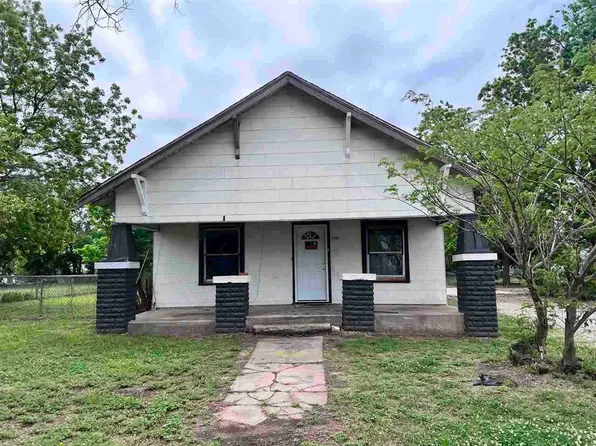 1319 W Blackwell Ave, Blackwell, OK 74631