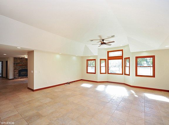 3rd image of 18 Oakwood Dr