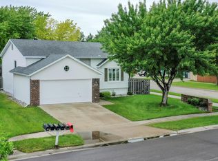 705 48th St S, Fargo, ND 58103