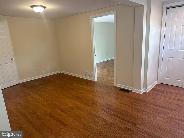 371 Easton Rd — Photo 4