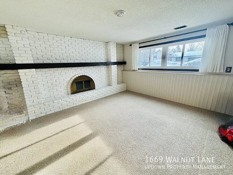 1669 Walnut Ln — Photo 21