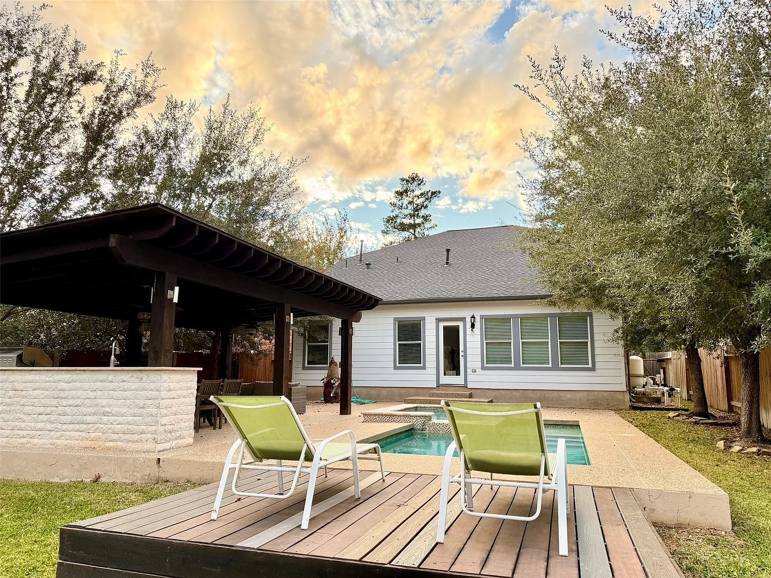4 bed, 2.5 bath, 2350 sqft, $4,800 — Photo 3