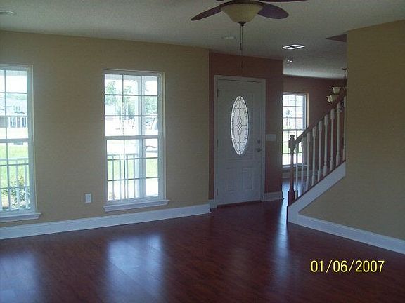 3rd image of 121 Thornbush Ct NE