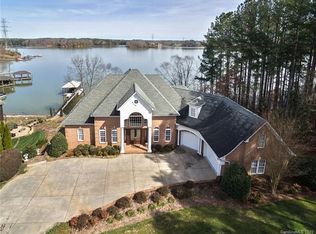 9216 Sherbourne Ln, Sherrills Ford, NC 28673