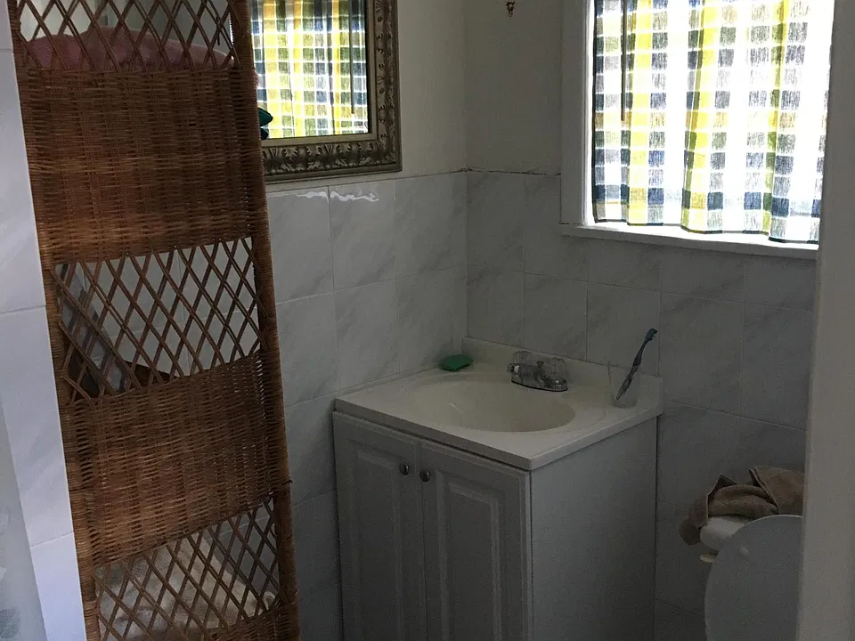 Full Bathroom