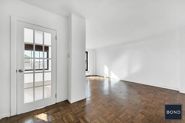 Sold by Bond New York | media 11