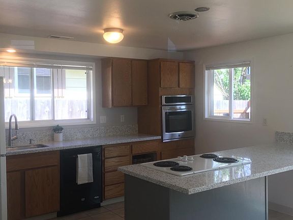 4th image of 4056 SE Jefferson St