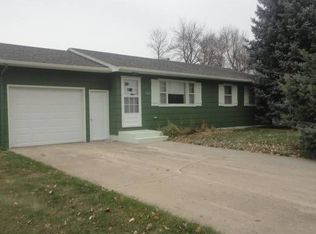 924 W 4th St, Redfield, SD 57469