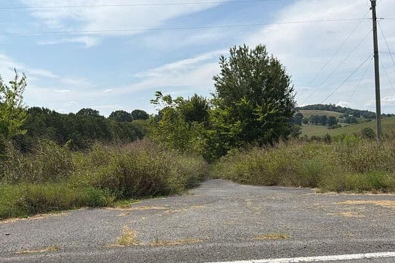 1st image of 700 Thompson Creek Rd