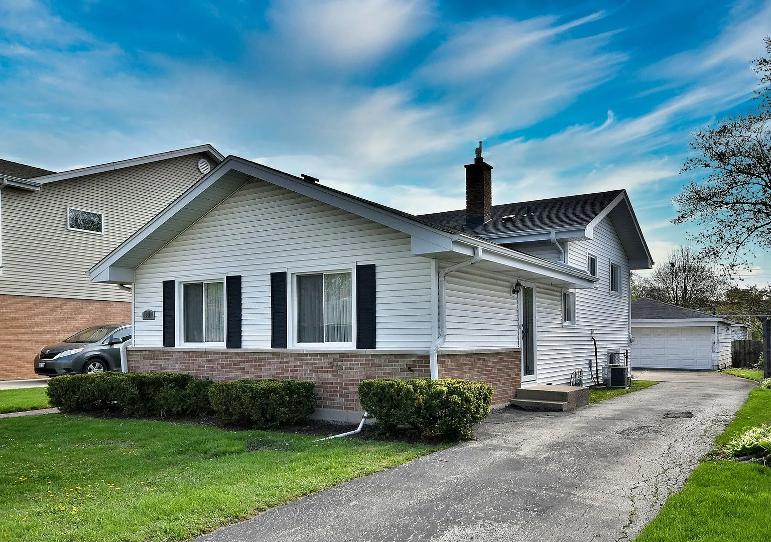 3 bed, 1.5 bath, 1216 sqft, $3,350 — Photo 1
