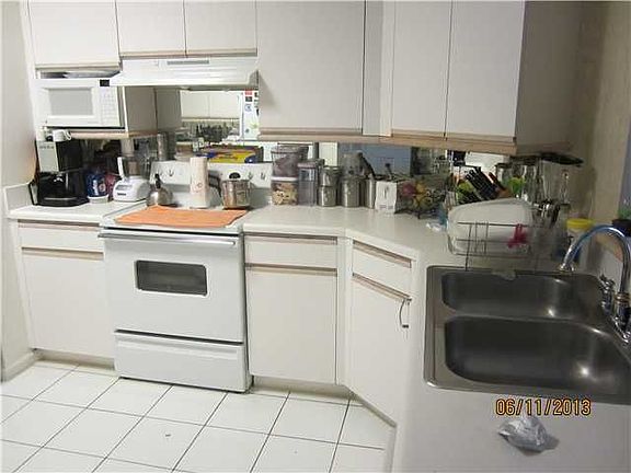5th image of 3215 NE 184th St APT 14211