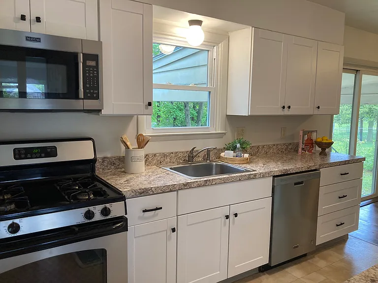 11320 Greenberry Rd — Photo 2