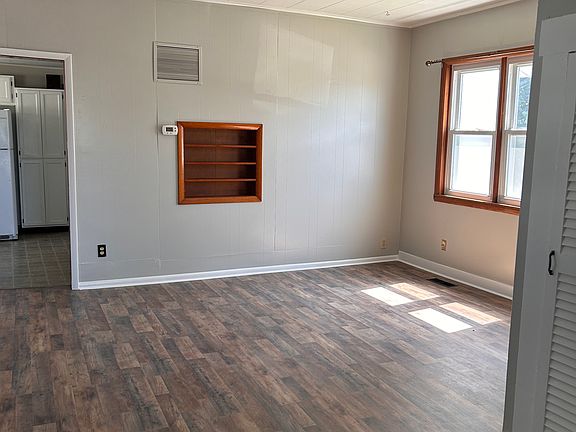 4th image of 115 3rd St