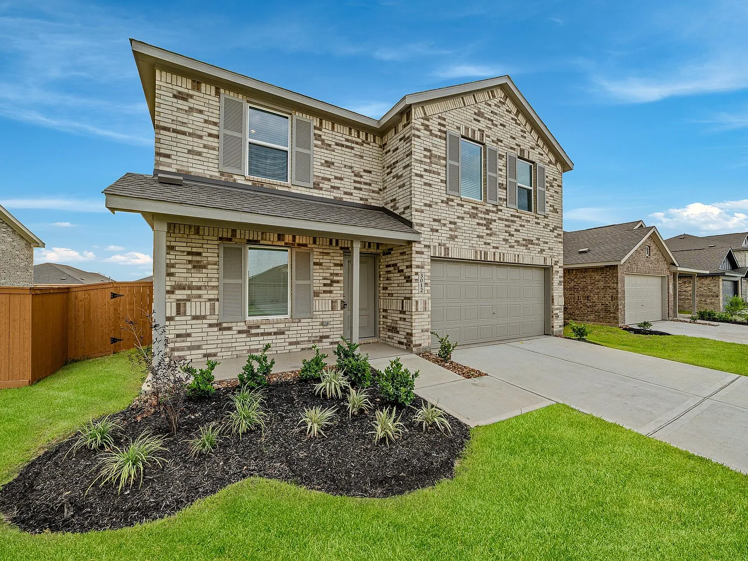 4 bed, 2.5 bath, 2045 sqft, $2,500 — Photo 2