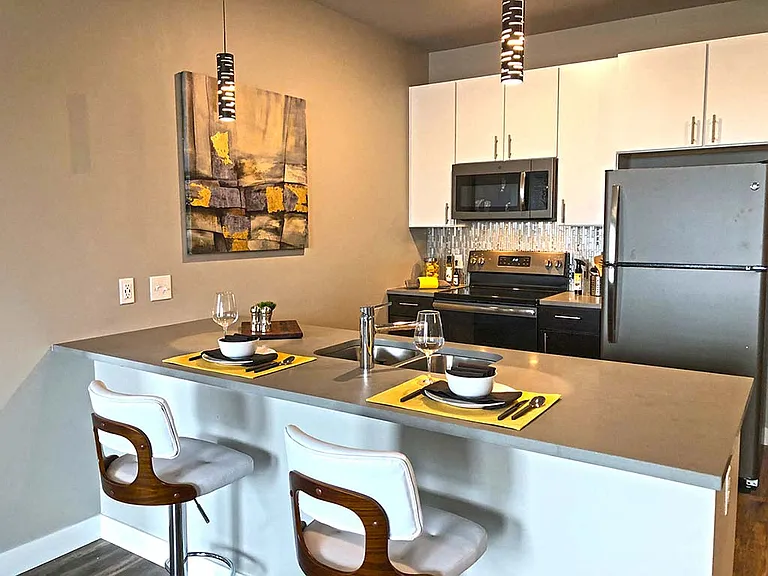 1400 Russell Apartments — Photo 13