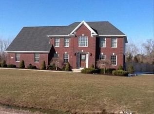 9901 Lazy Oak Dr, Carleton, MI 48117