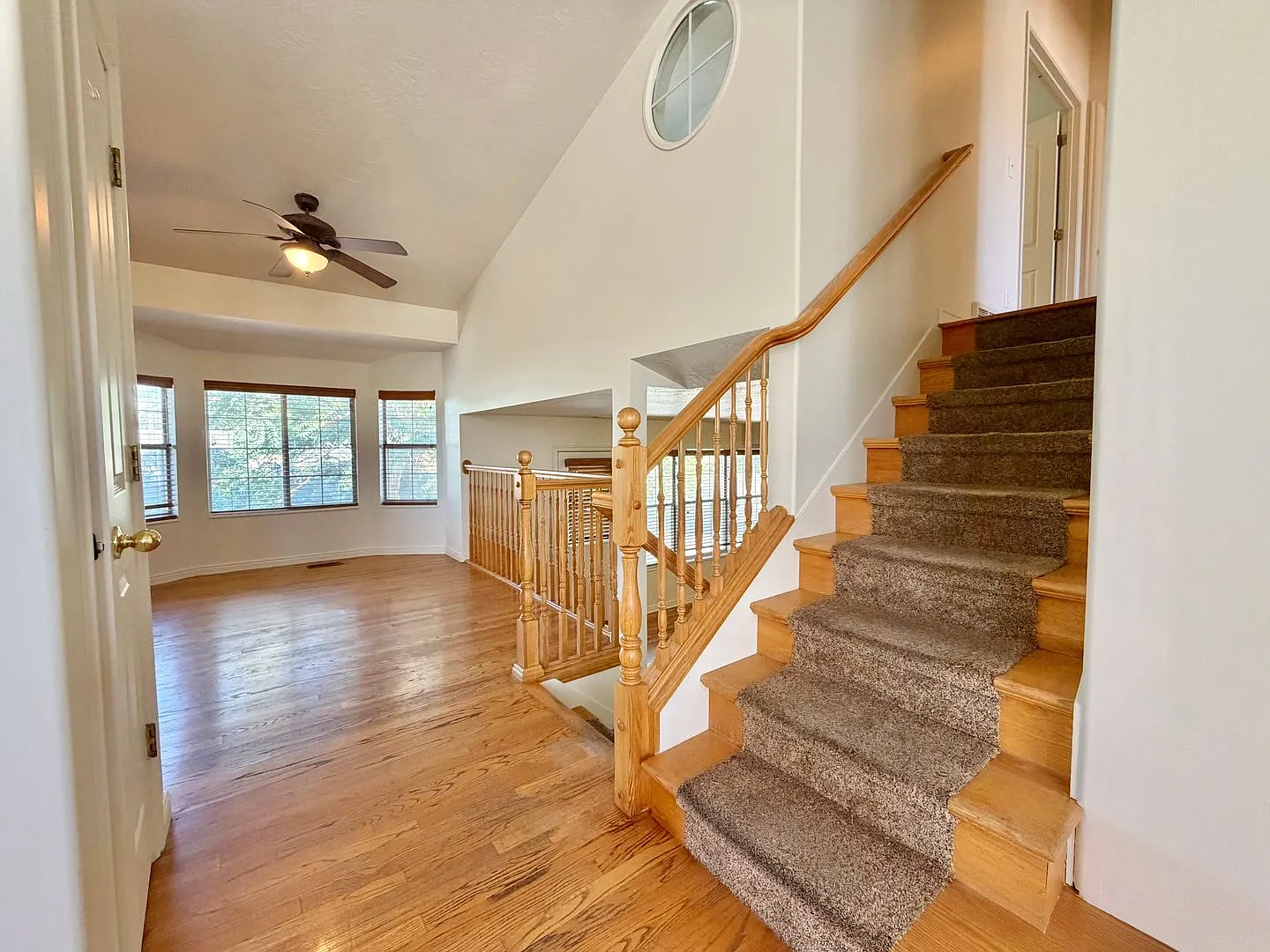 4 Bed Home + Infrared Sauna | Fenced Yard & Mountain Access — Photo 3