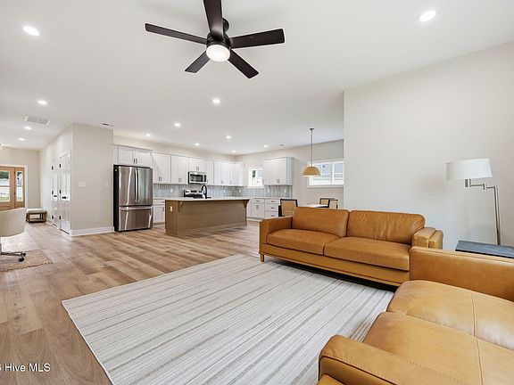 3rd image of 160 Mallison Place