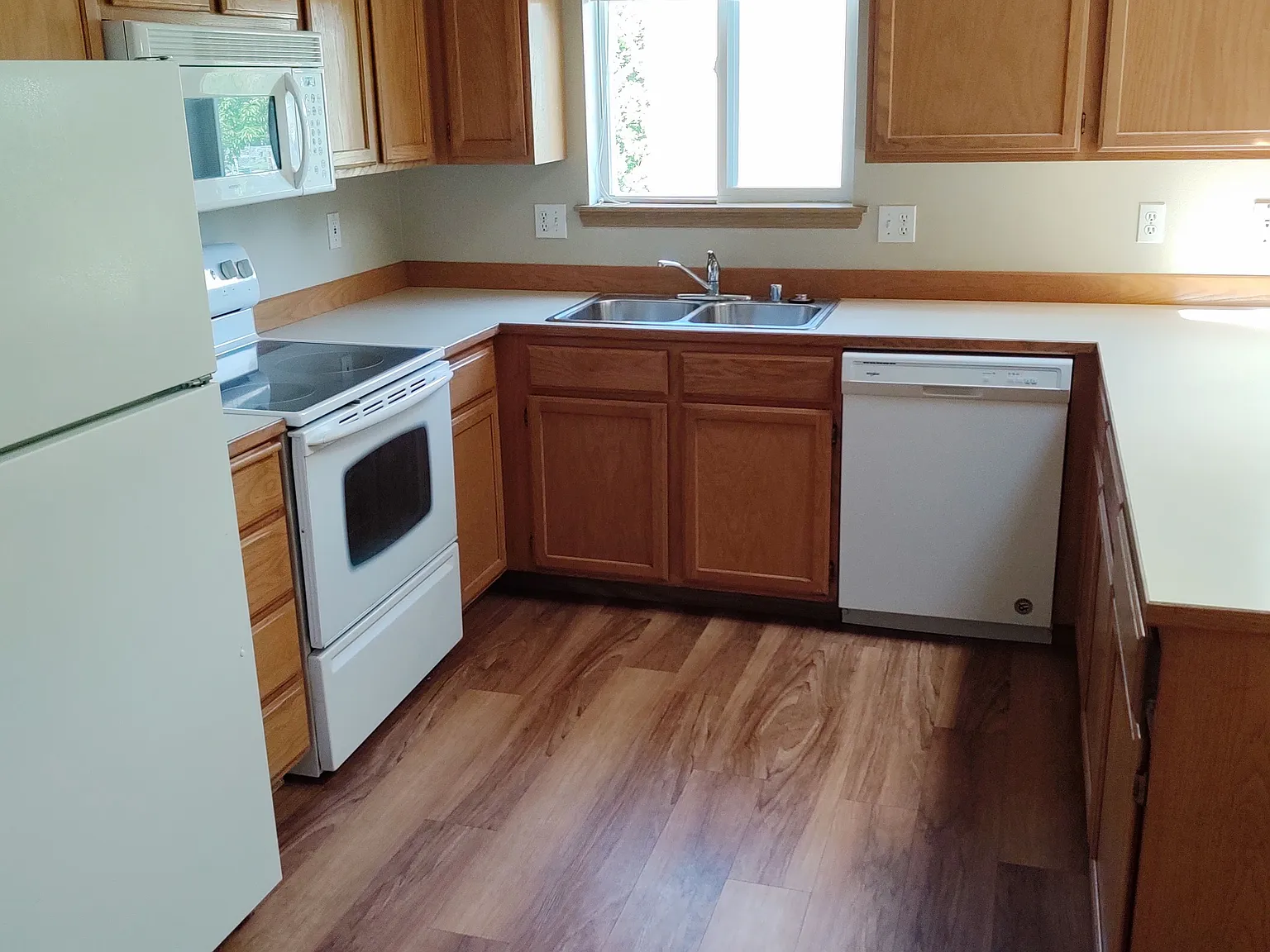 3 bed, 1468 sqft, $2,100 — Photo 2