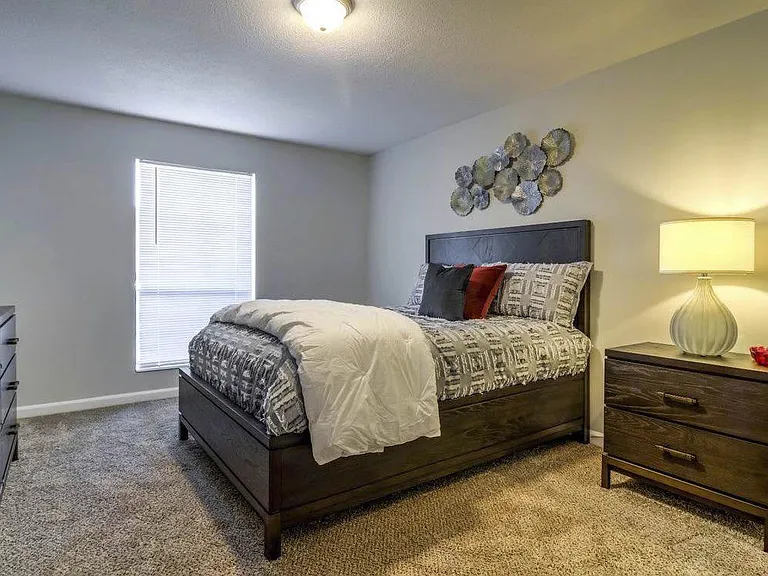 The Onyx Hoover Apartments — Photo 33