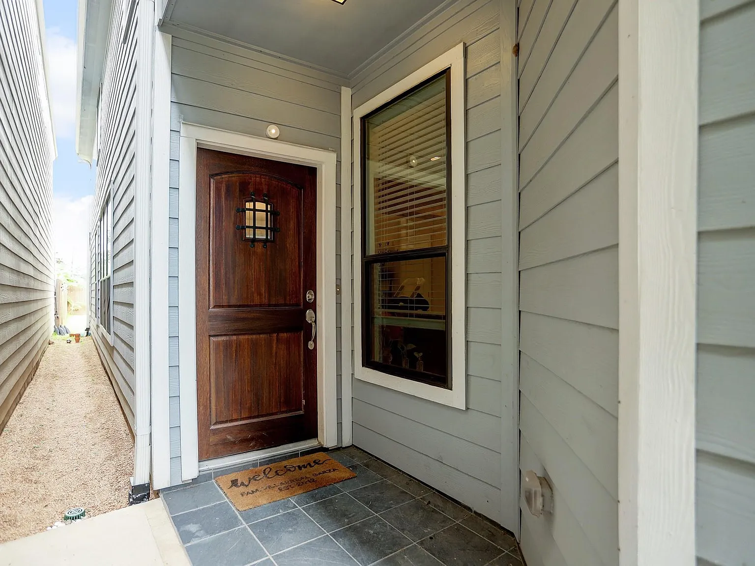 3 bed, 2.5 bath, 2696 sqft, $4,200 — Photo 2