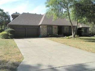 4900 W 112th St, Leawood, KS 66211