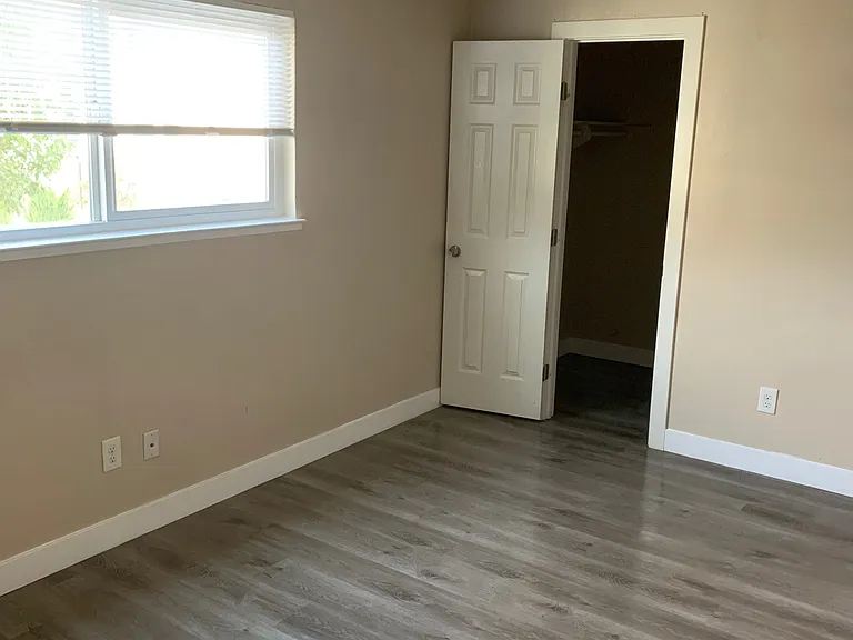 Courtview Apartments — Photo 9