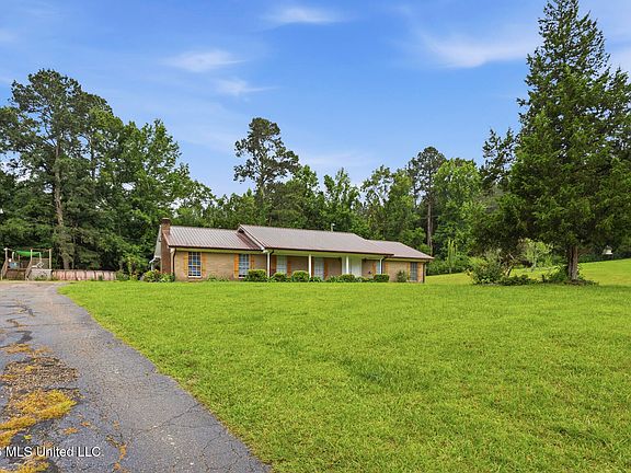 3rd image of 439 Poplar Springs Rd
