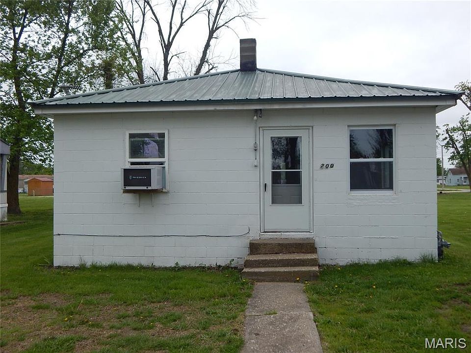1st image of 200 E Maple St