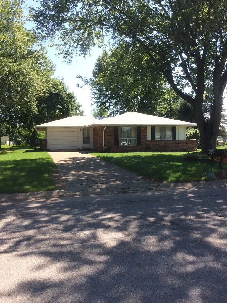 1007 W 2nd St photo 1