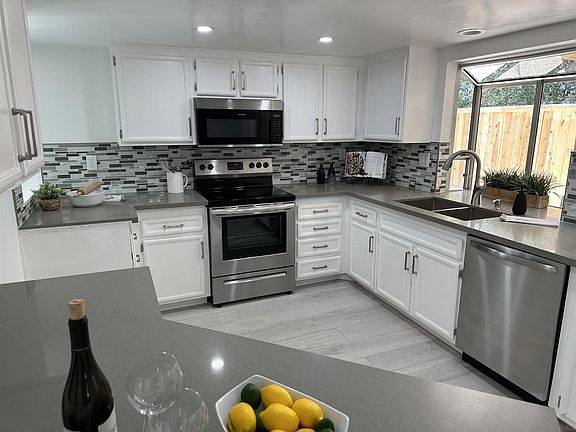 3rd image of 4130 Esperanza Way