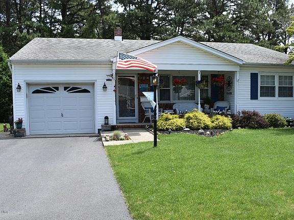 2nd image of 36 Zeeland Dr