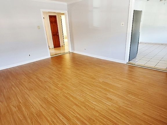 5th image of 25-12 Hoyt Ave S #2A