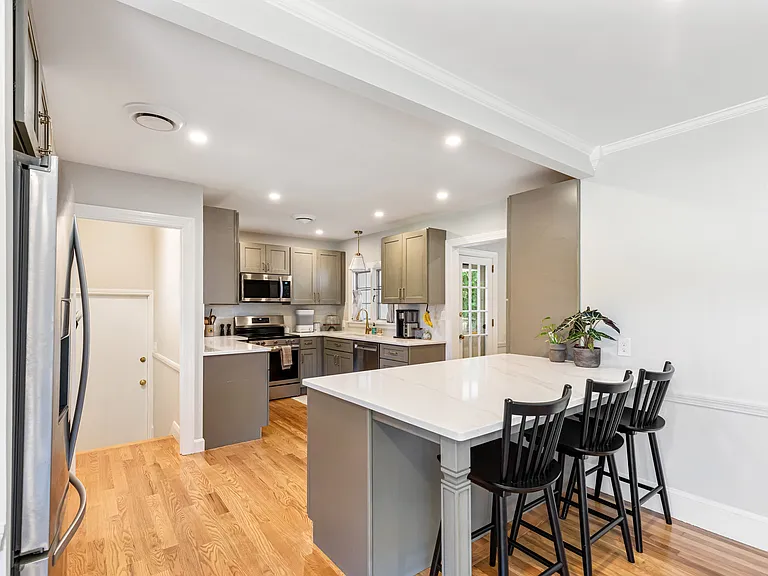 355 Pearse Rd — Photo 14