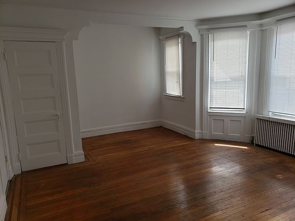 2nd image of 96 Kensington Ave